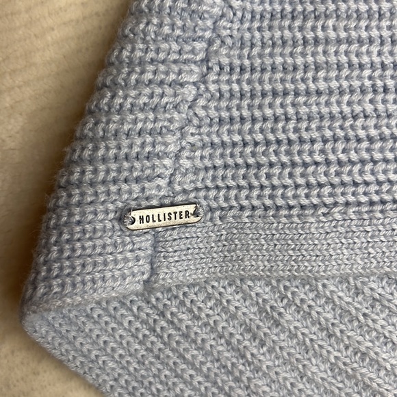 Hollister Reversible Sweater - Picture 5 of 7